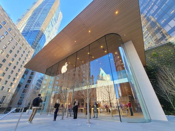 Another day, another good-looking Apple store, Vancouver: December 2022