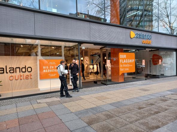 Zalando gets physical in Berlin. Online as offline - April 2022